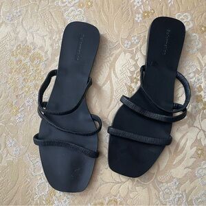 Gently pre-owned Reformation sandals black strappy square toe 7 runs narrow